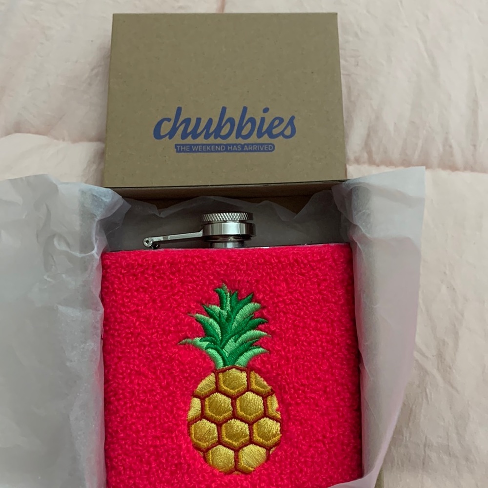 Chubbies pink flask with pineapple